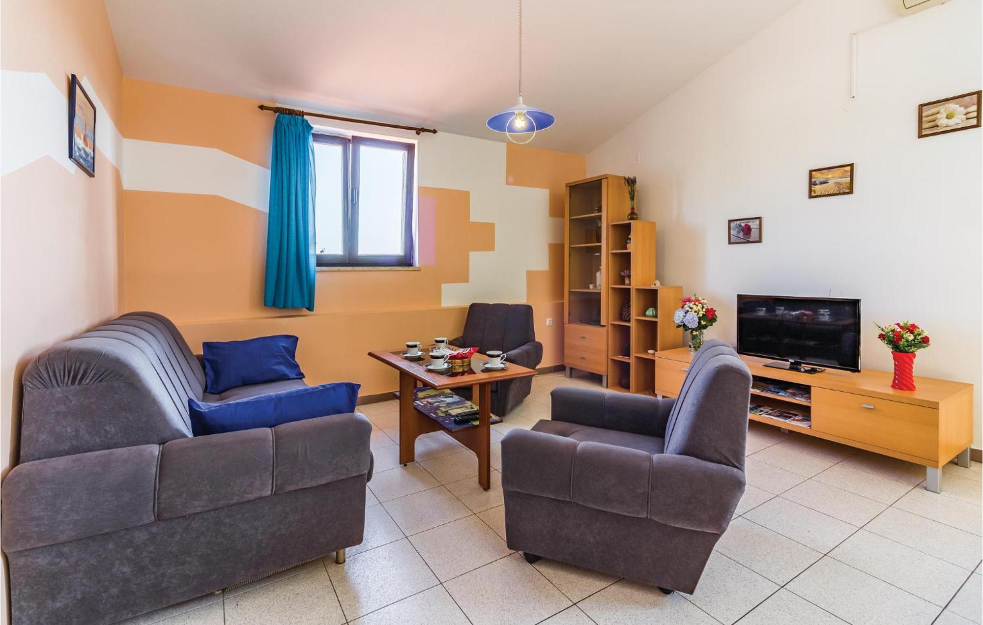 2 Bedroom Awesome Apartment In Vinkuran Exterior photo