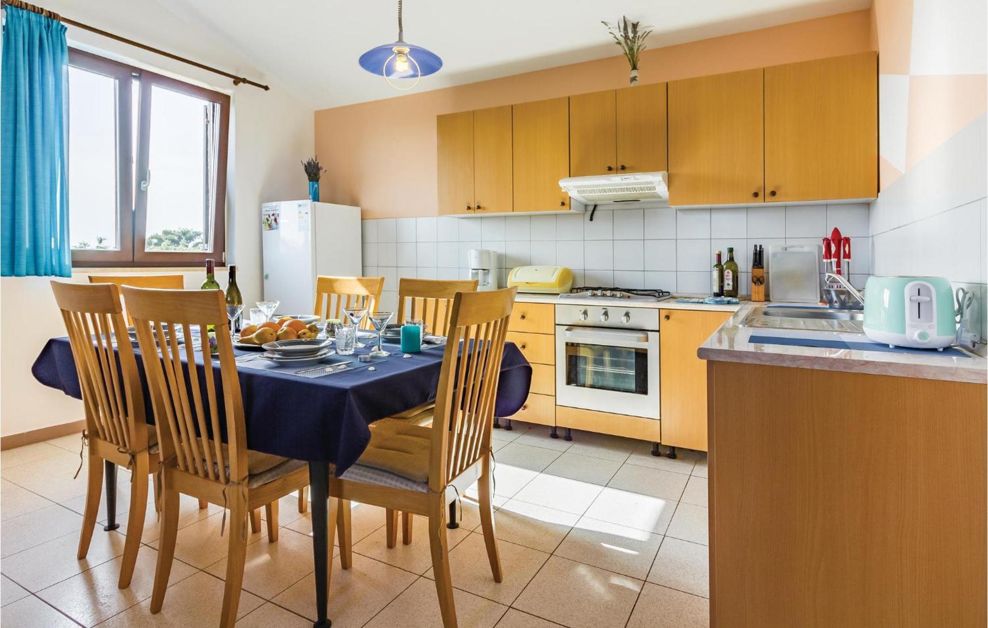 2 Bedroom Awesome Apartment In Vinkuran Exterior photo